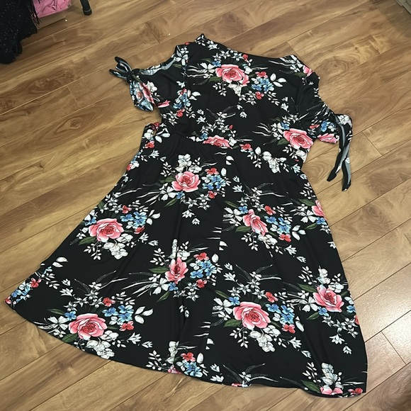 Michel Studio Floral Fit Flare Stretchy Surplice Top Slit Sleeve Dress Size 1X - Picture 6 of 9